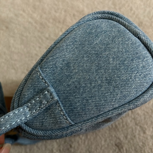 New with tag brandy melville denim chambray CYLINDER PURSE - Picture 6 of 8